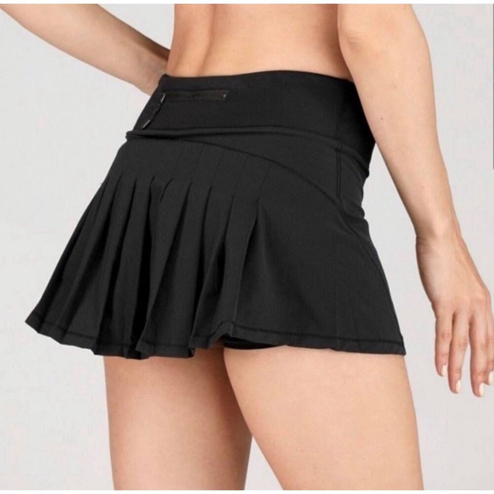 Lululemon, "Circuit Breaker Skirt II,"Women's Skort, Size 6, Black, Used - Picture 10 of 12